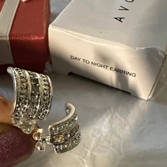 Avon Jewelry - Avon vinegar day to night Earrings